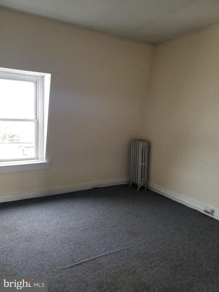 230 S 13th St2 #2 - Photo 5 of 7