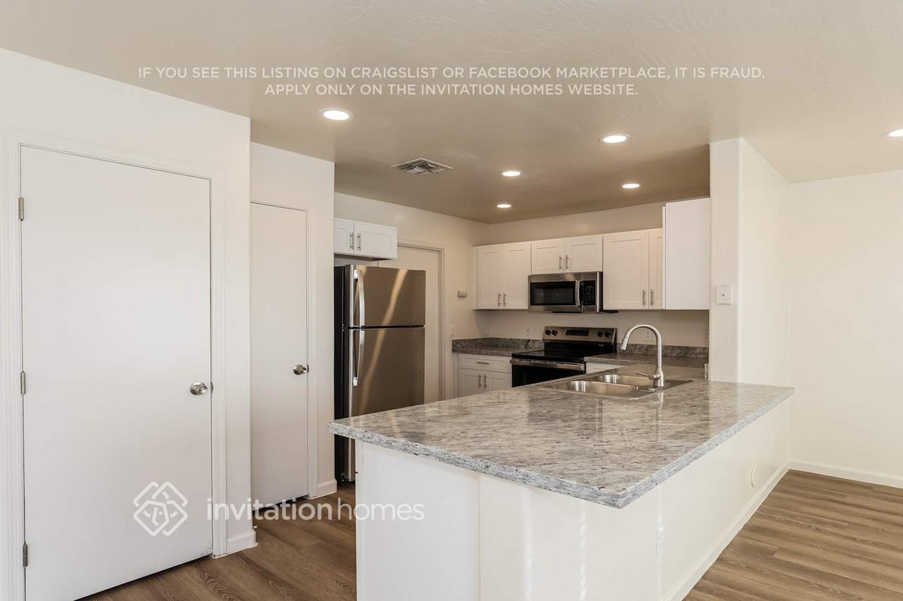 4210 N 113th Dr - Photo 7 of 18