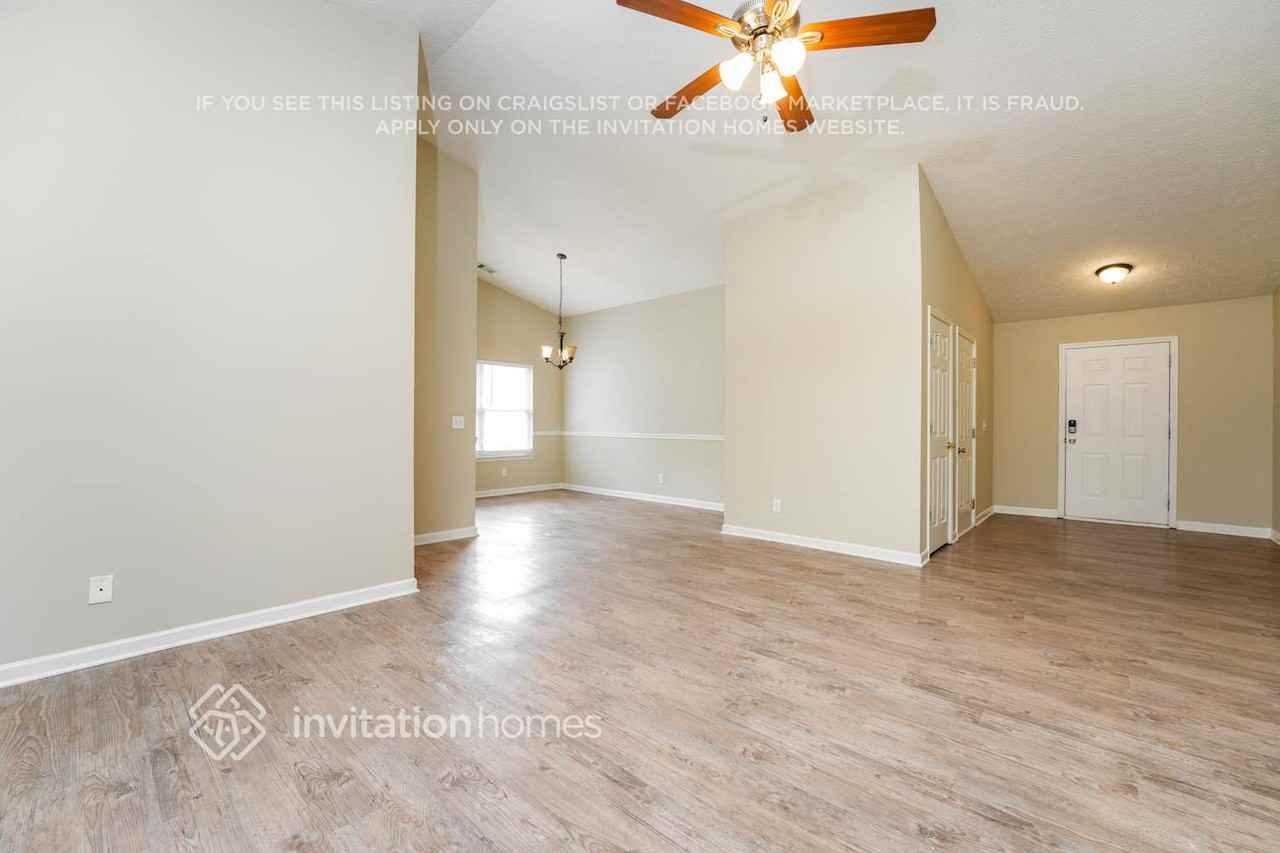 455 Crested View Dr - Photo 3 of 17
