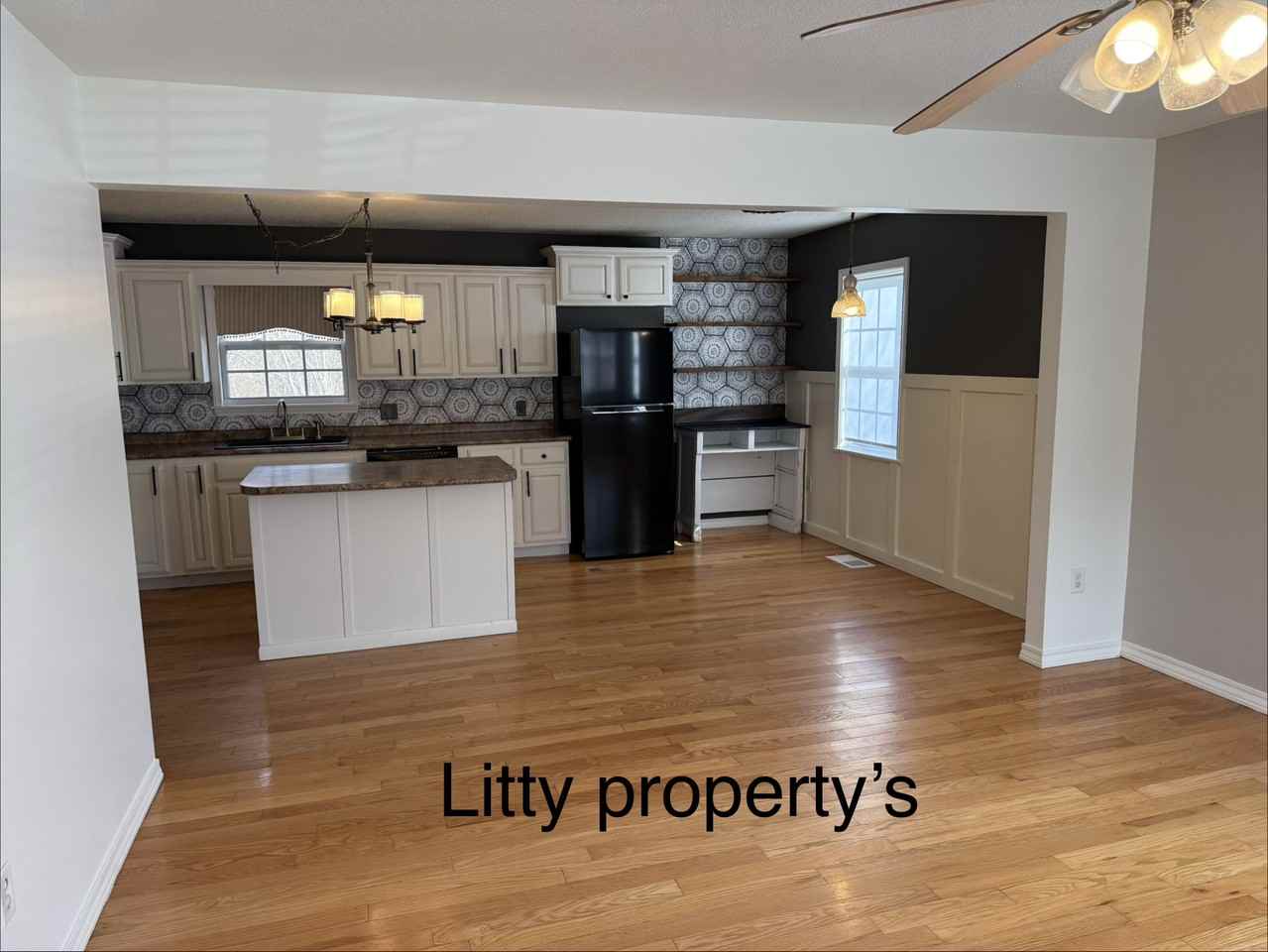 816 E 16th St #1 - Photo 2 of 10