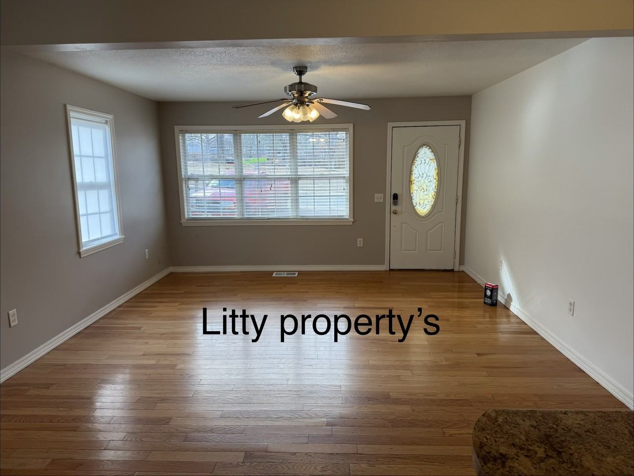 816 E 16th St #1 - Photo 3 of 10