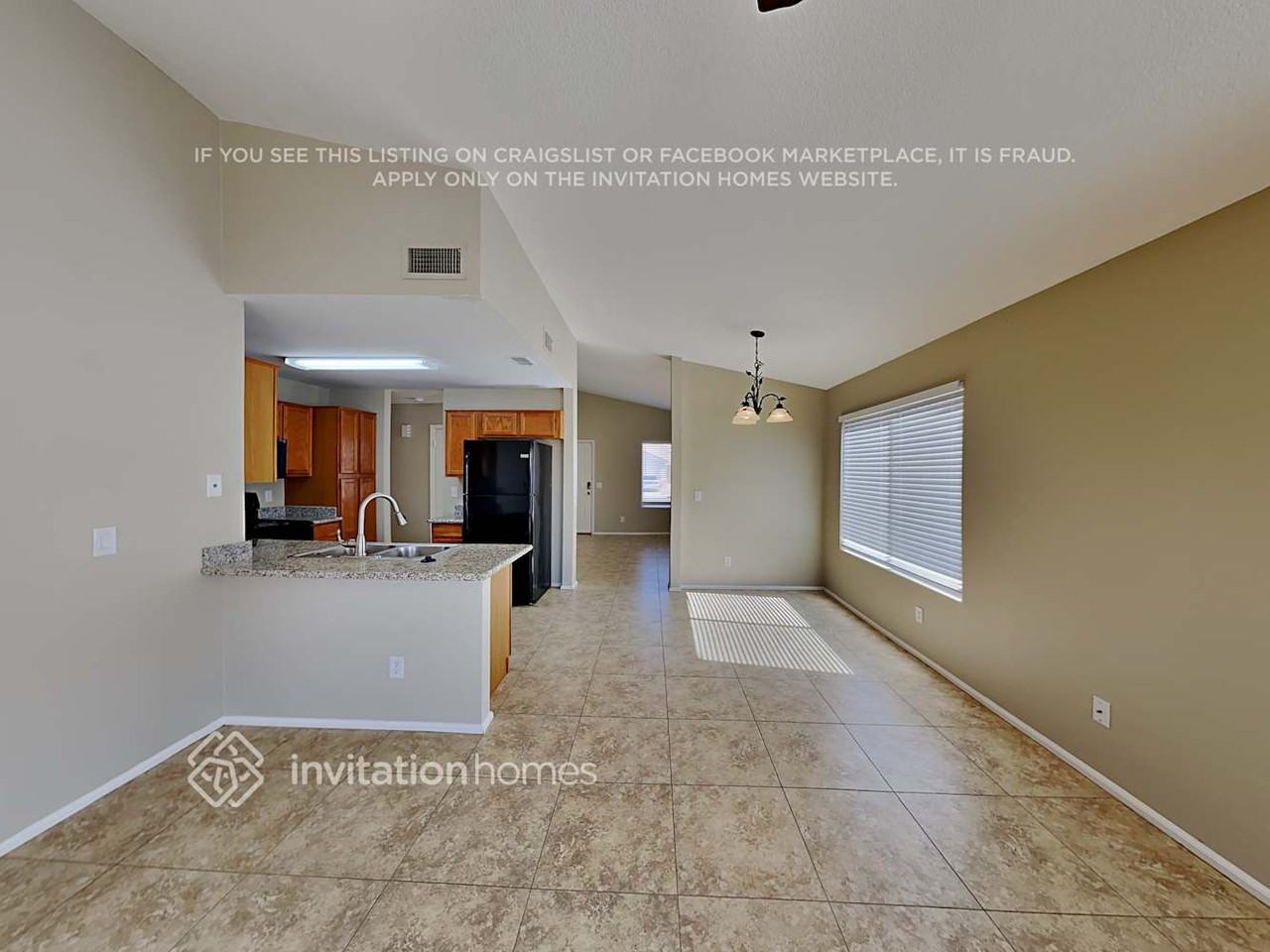 5011 E Colby St - Photo 6 of 17