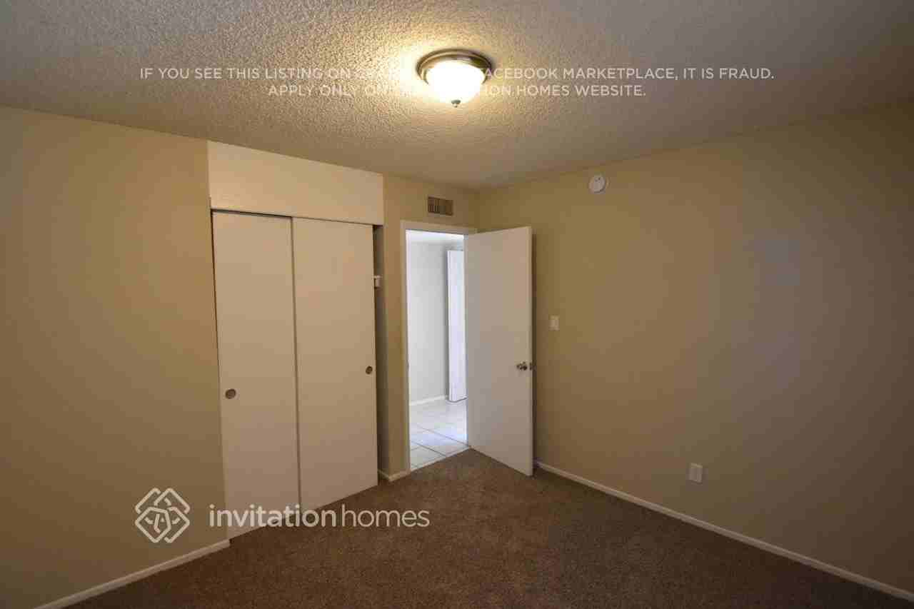 2202 W Charleston Ave - Photo 5 of 11