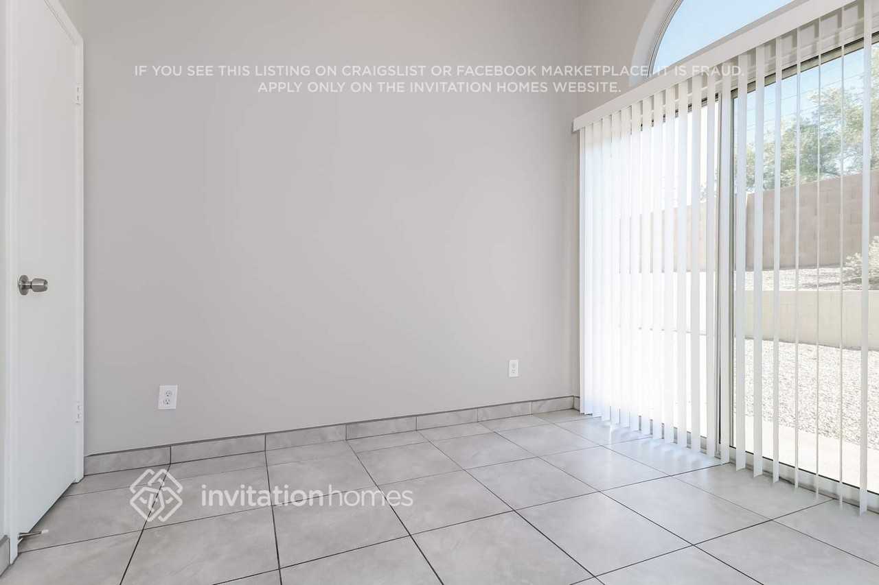 11312 W Puget Ave - Photo 3 of 16