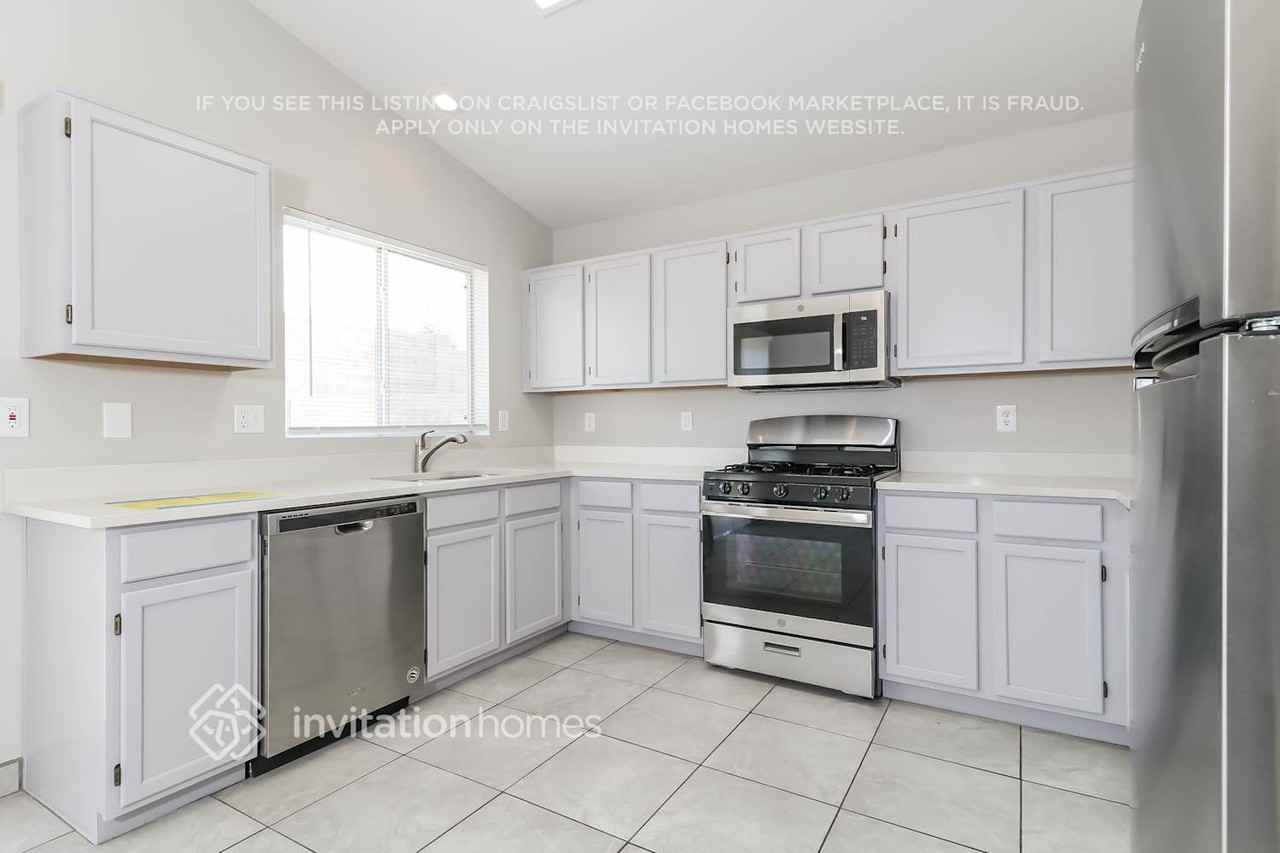 11312 W Puget Ave - Photo 6 of 16