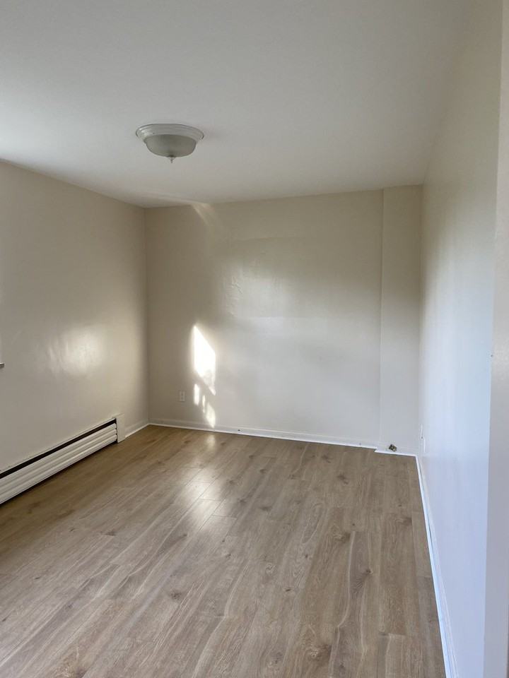 2929 Bathurst St - Photo 2 of 10