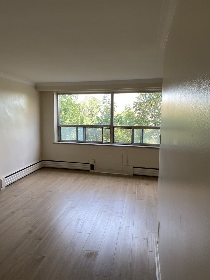 2929 Bathurst St - Photo 3 of 10