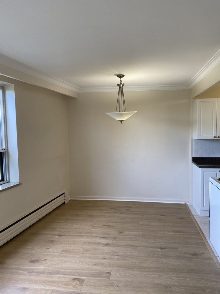 2929 Bathurst St - Photo 4 of 10