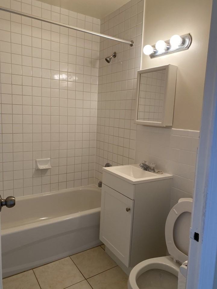 2929 Bathurst St - Photo 6 of 10