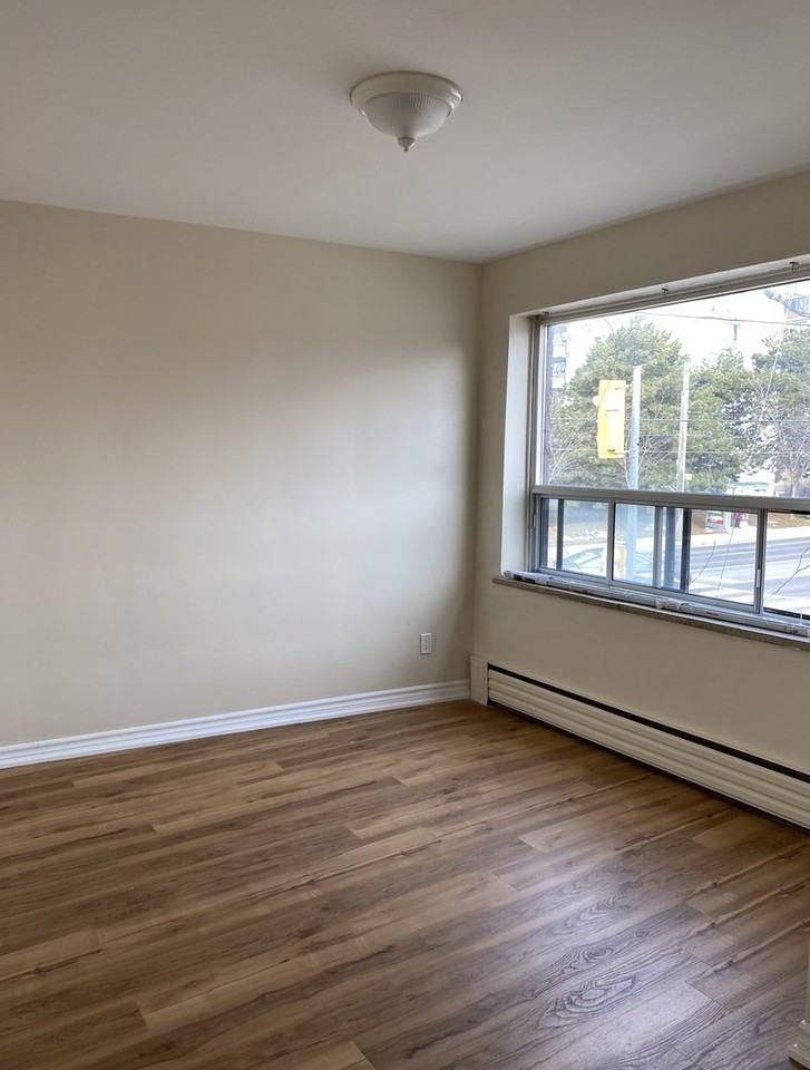 2929 Bathurst St - Photo 7 of 10