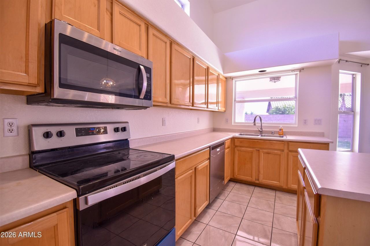 8807 W Wedgewood Dr - Photo 6 of 29