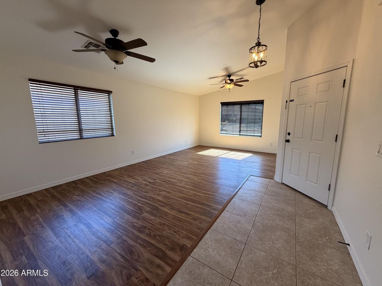 516 E Wolf Hollow Dr - Photo 3 of 47