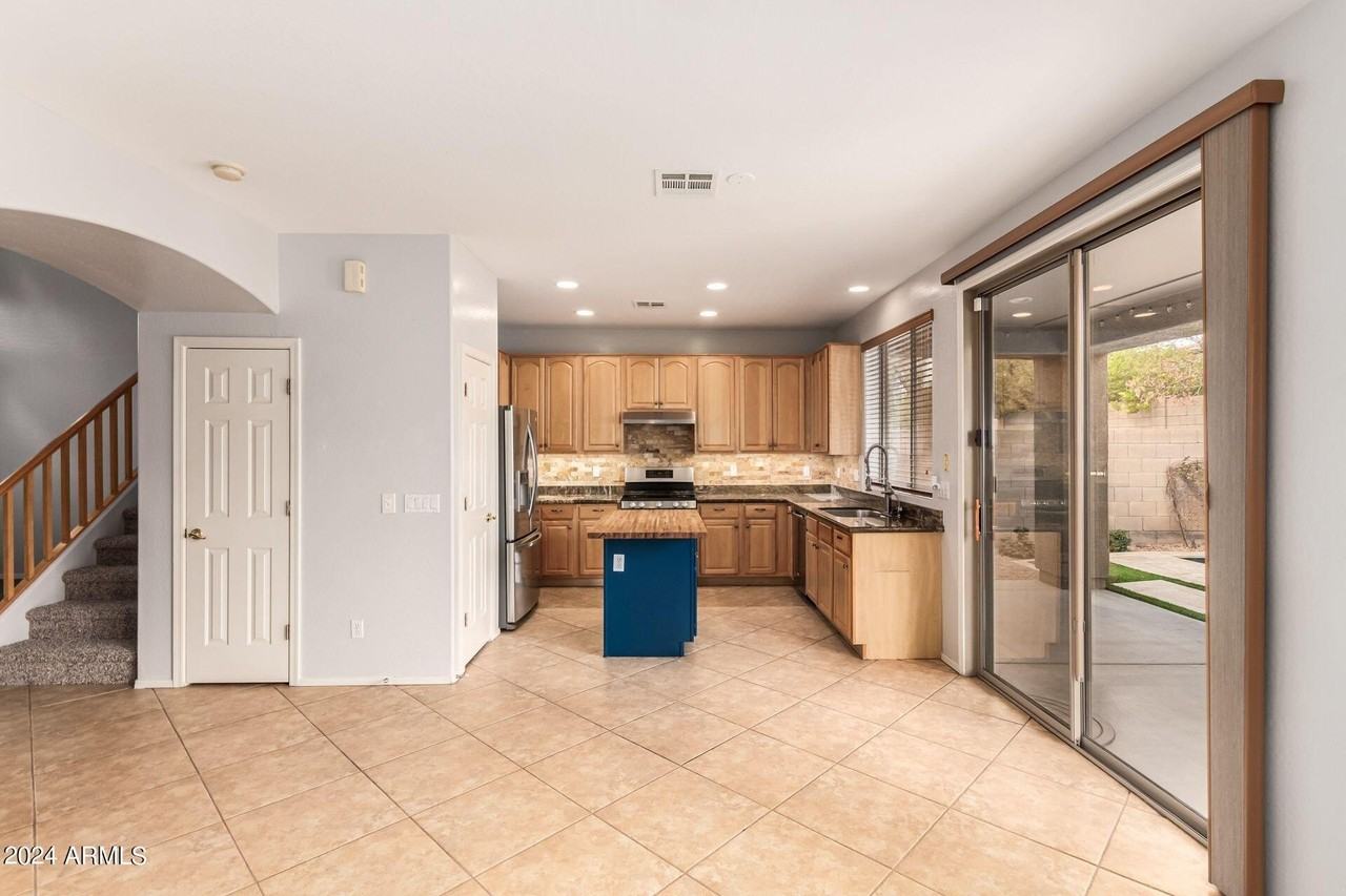 2626 W Florentine Rd - Photo 6 of 20