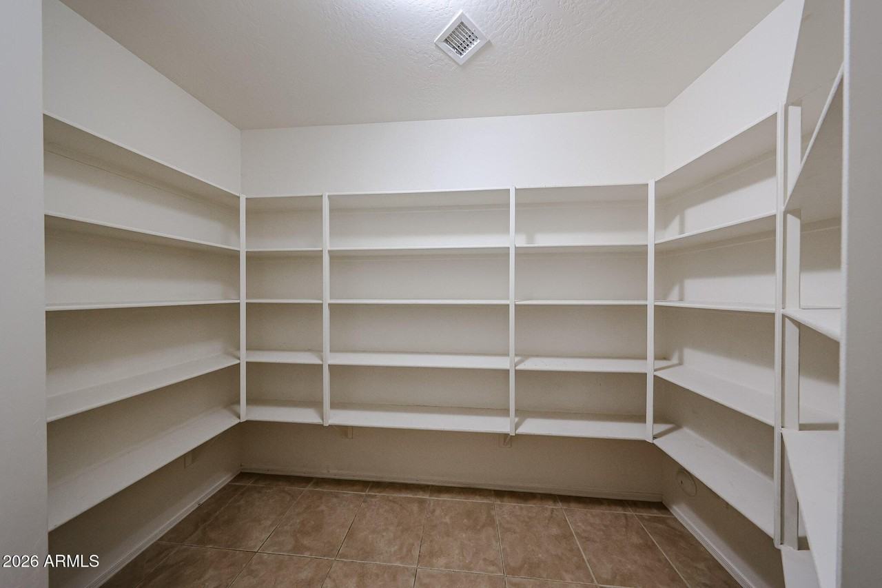 14258 W Lisbon Ln - Photo 6 of 50