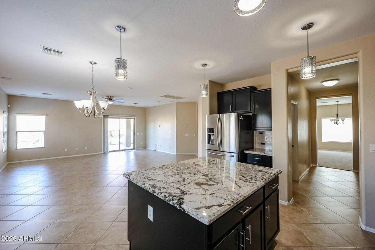 14258 W Lisbon Ln - Photo 7 of 50