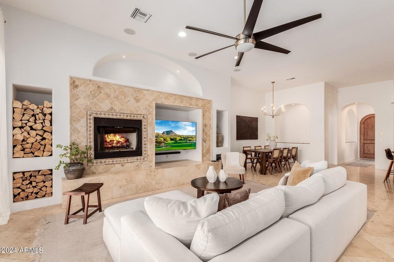 1953 E Montebello Ave - Photo 3 of 50