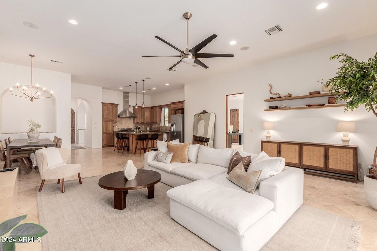 1953 E Montebello Ave - Photo 5 of 50