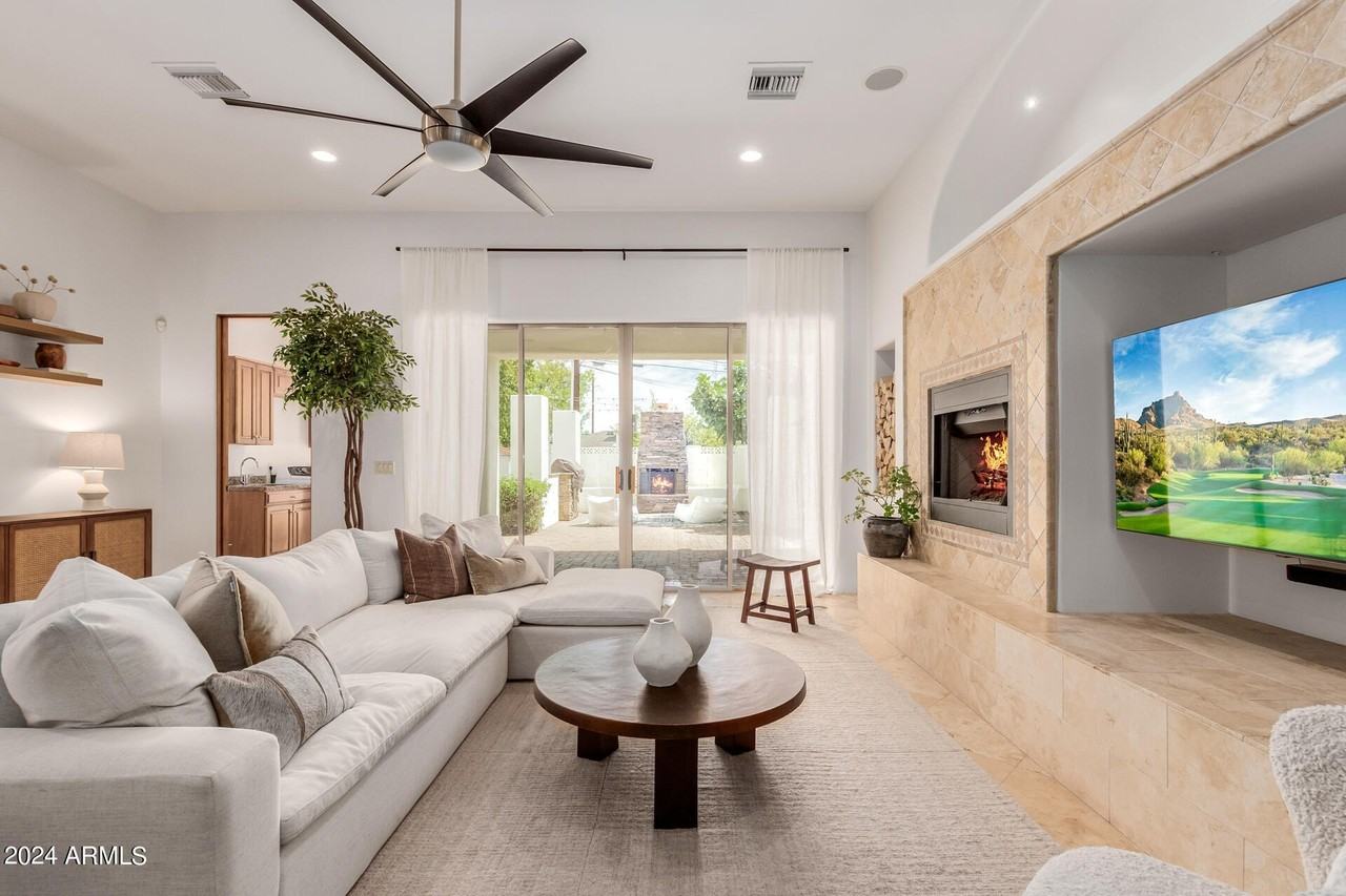 1953 E Montebello Ave - Photo 7 of 50