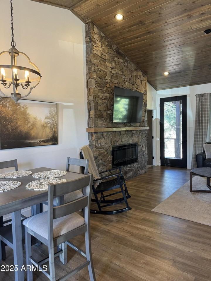 3901 W Cooley St - Photo 4 of 21