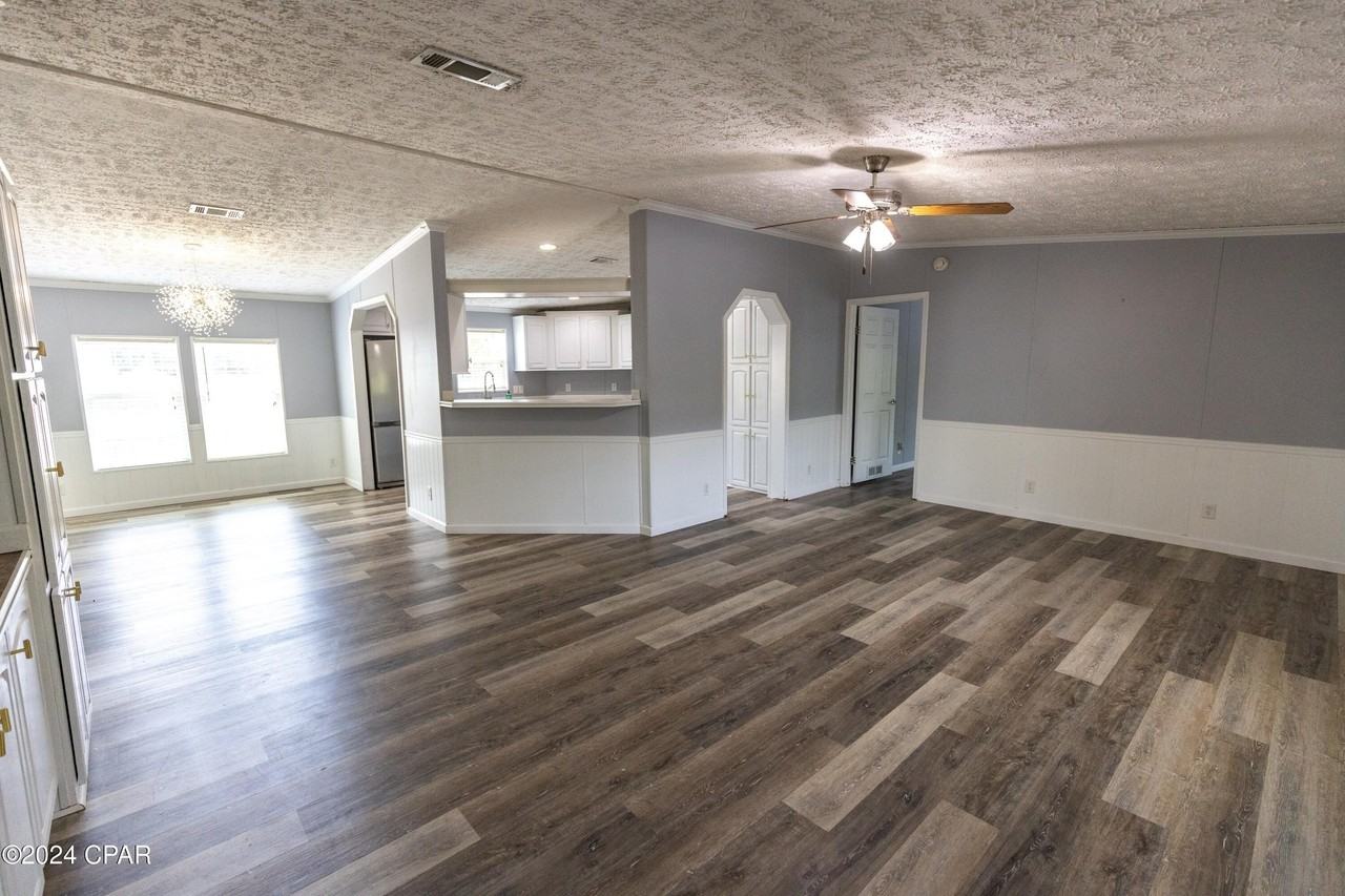 20507 Spires St - Photo 2 of 38