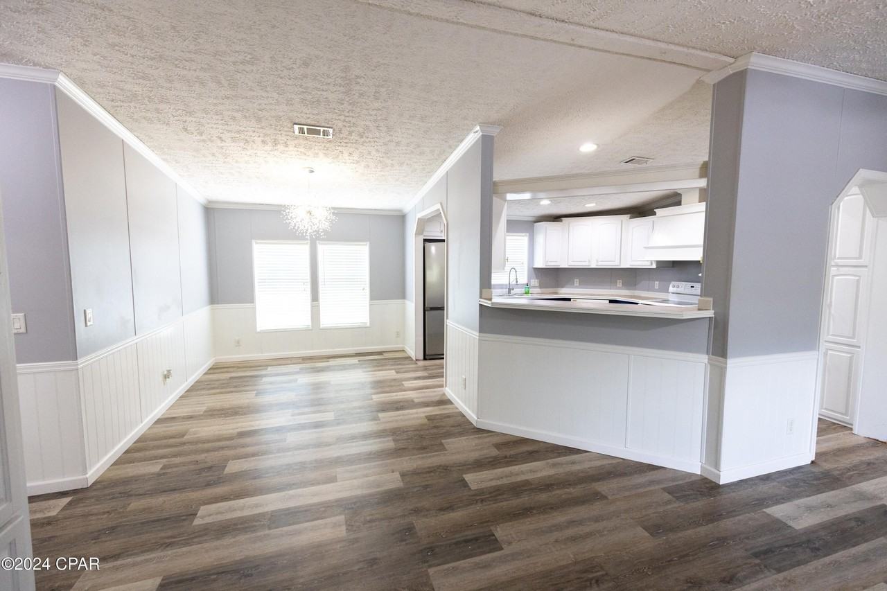 20507 Spires St - Photo 3 of 38