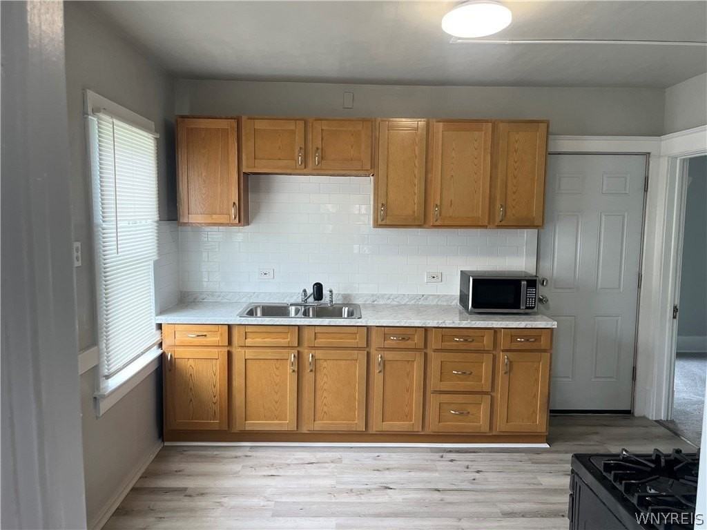 91 Amber St - Photo 2 of 7