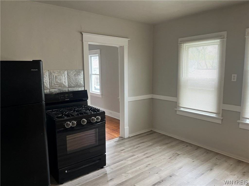 91 Amber St - Photo 3 of 7