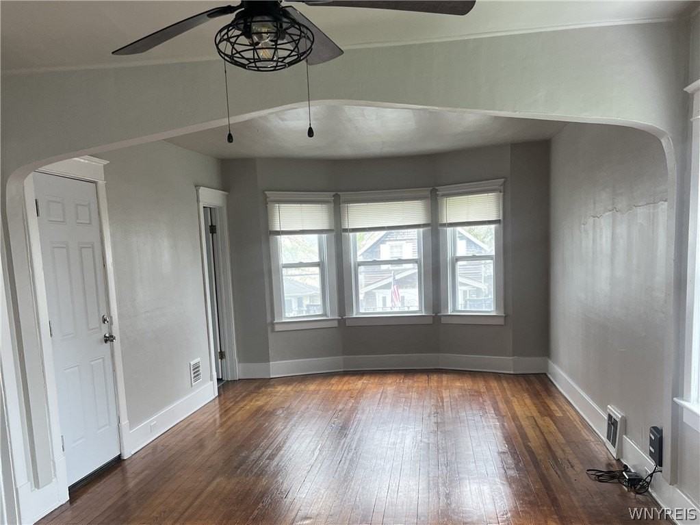 91 Amber St - Photo 4 of 7