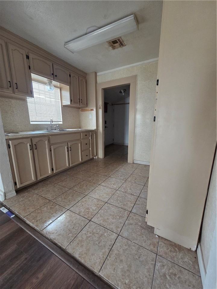 200 Clemmer St Unit A - Photo 7 of 11