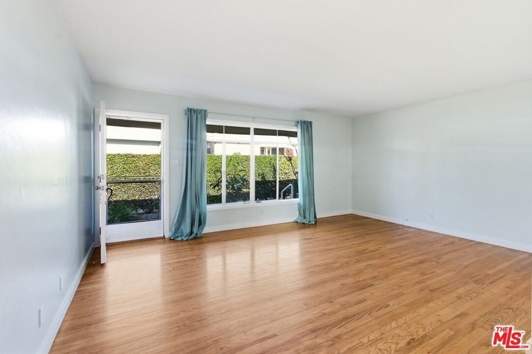 853 12th St Apt B - Photo 4 of 11