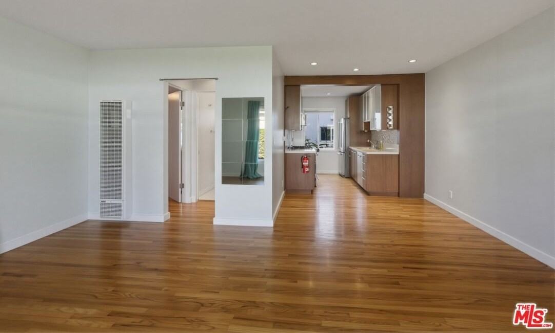 853 12th St Apt B - Photo 5 of 11