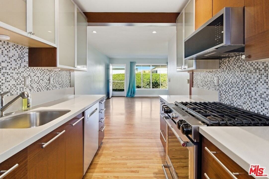 853 12th St Apt B - Photo 6 of 11