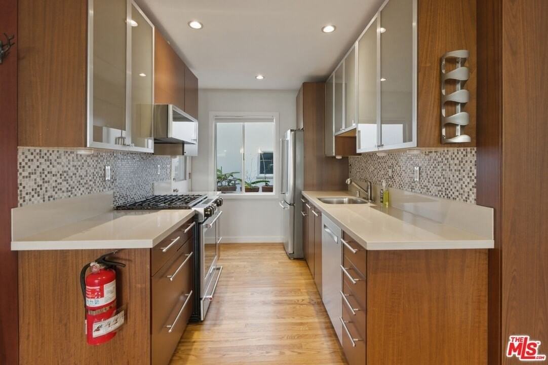 853 12th St Apt B - Photo 7 of 11