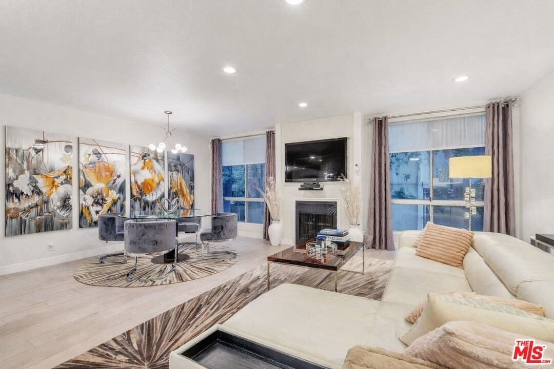 927 N Kings Rd Apt 117 - Photo 6 of 31