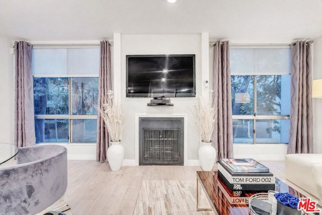 927 N Kings Rd Apt 117 - Photo 7 of 31