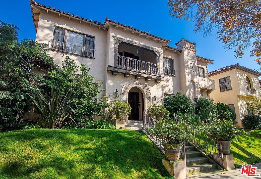 126 N Sycamore Ave - Photo 2 of 26