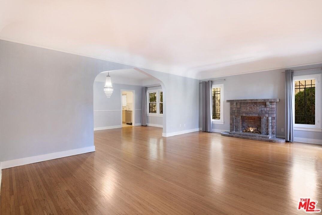 126 N Sycamore Ave - Photo 5 of 26