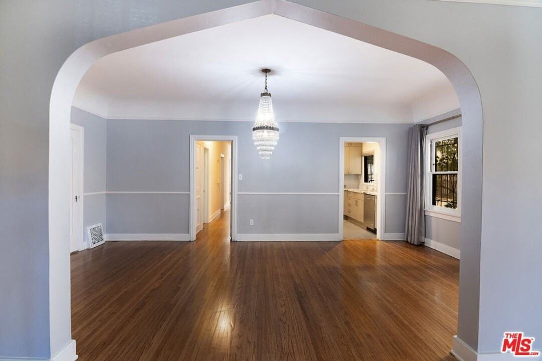 126 N Sycamore Ave - Photo 6 of 26