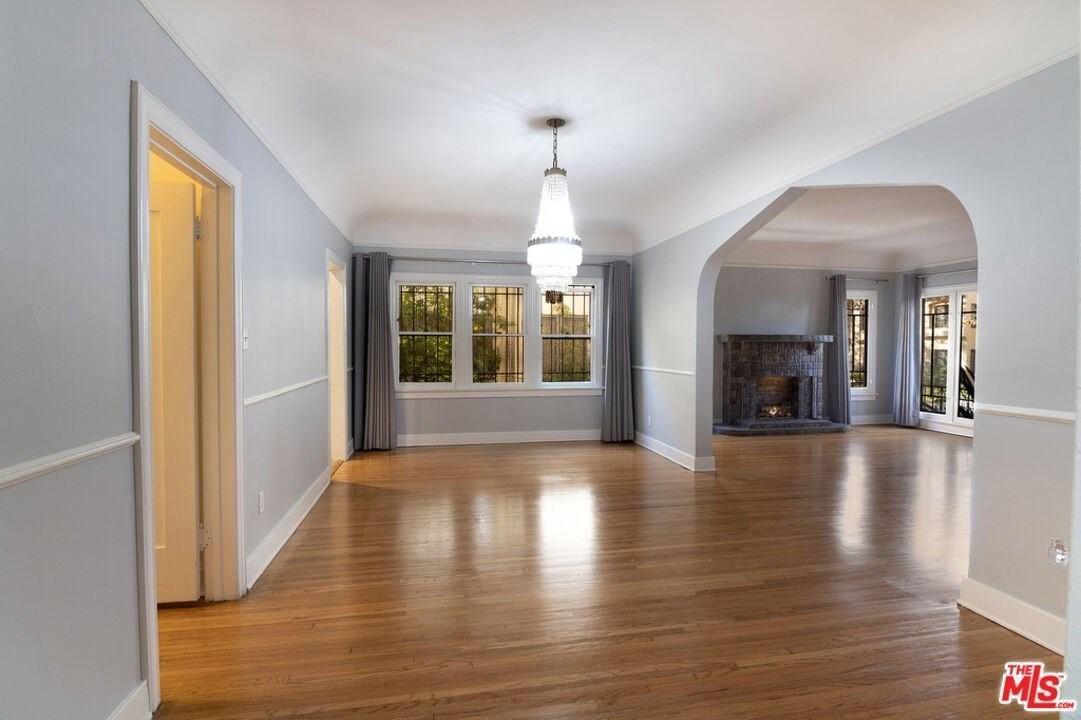 126 N Sycamore Ave - Photo 7 of 26