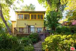 featured image of 913A Fernwood Pacific Dr