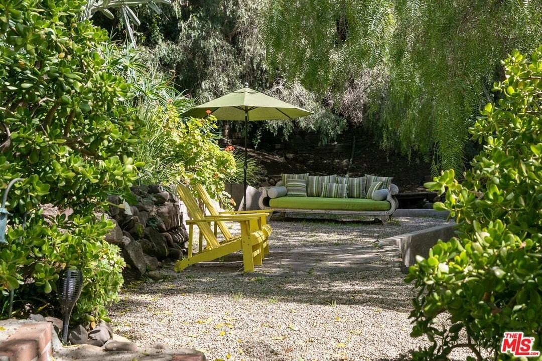 913A Fernwood Pacific Dr - Photo 2 of 28