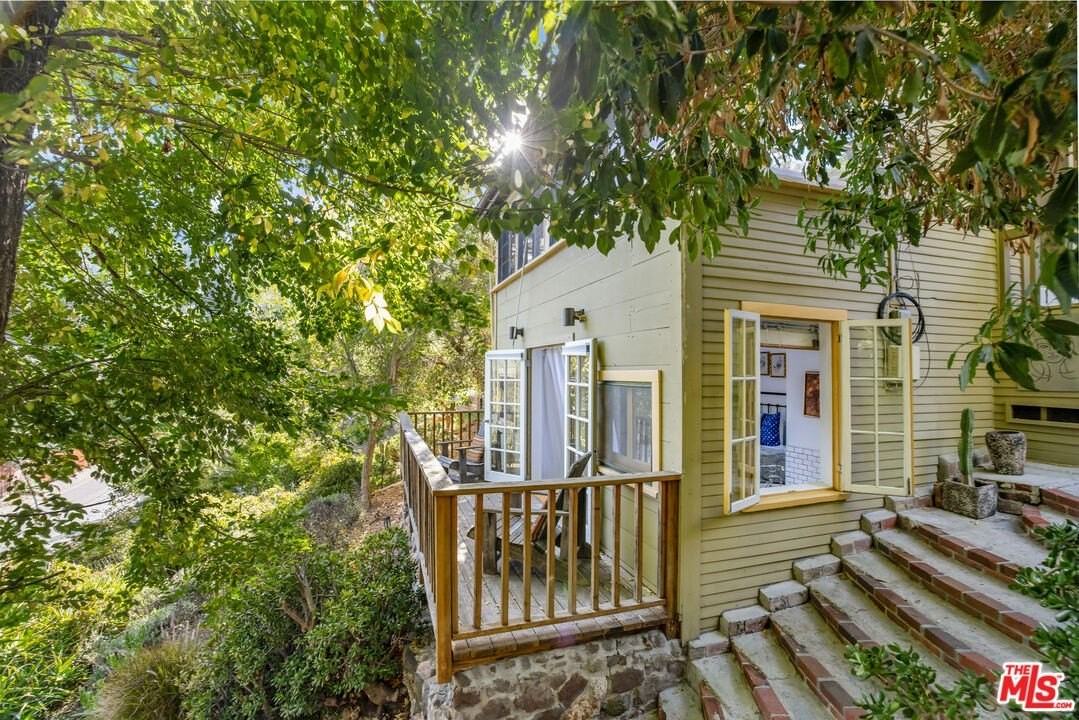 913A Fernwood Pacific Dr - Photo 5 of 28