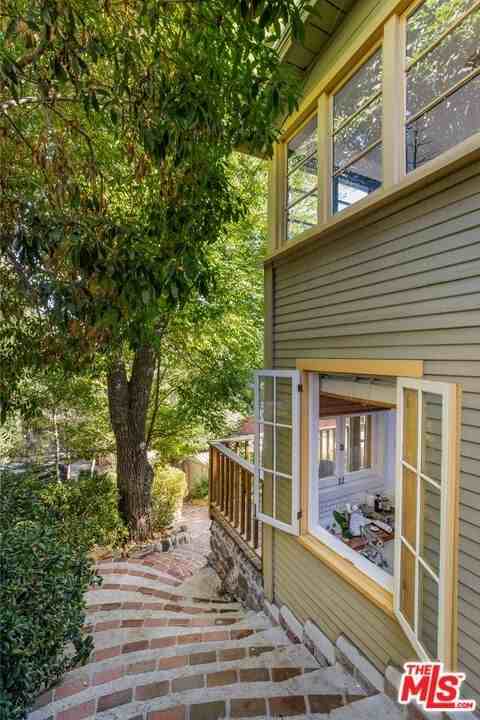 913A Fernwood Pacific Dr - Photo 6 of 28