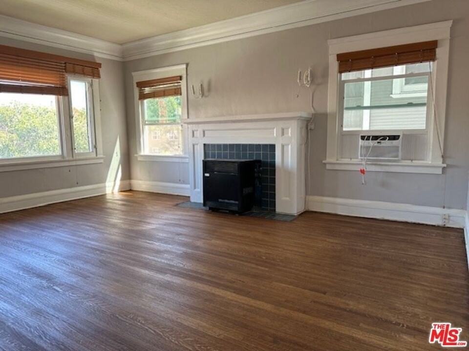 1025 Locust Ave Apt 2 - Photo 4 of 50