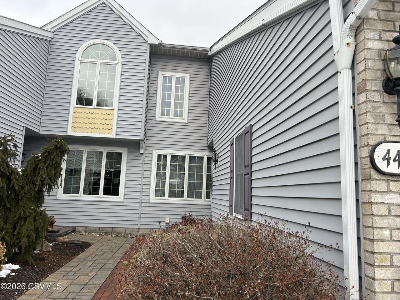 444 Meadow Ln - Photo 2 of 10