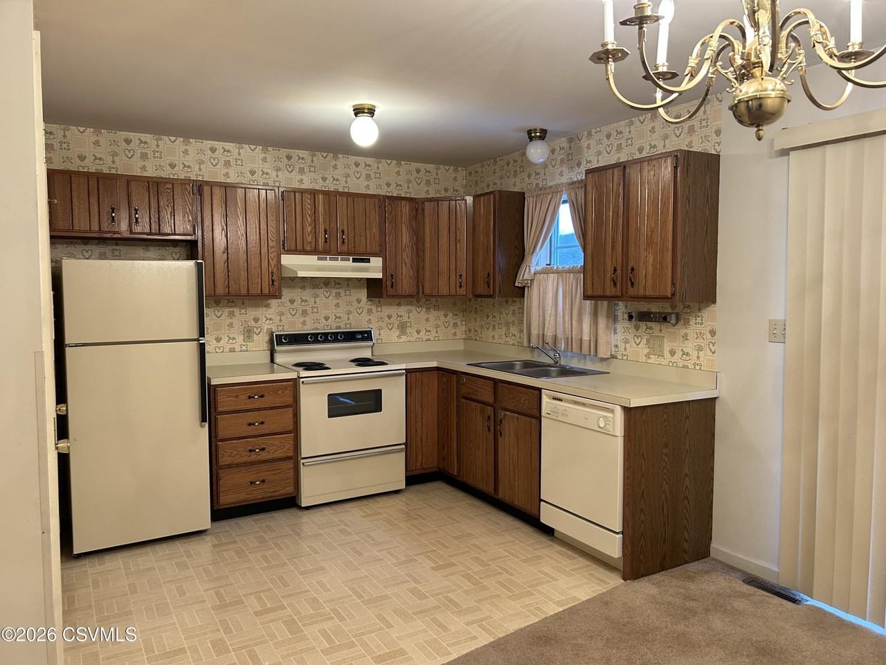 444 Meadow Ln - Photo 5 of 10