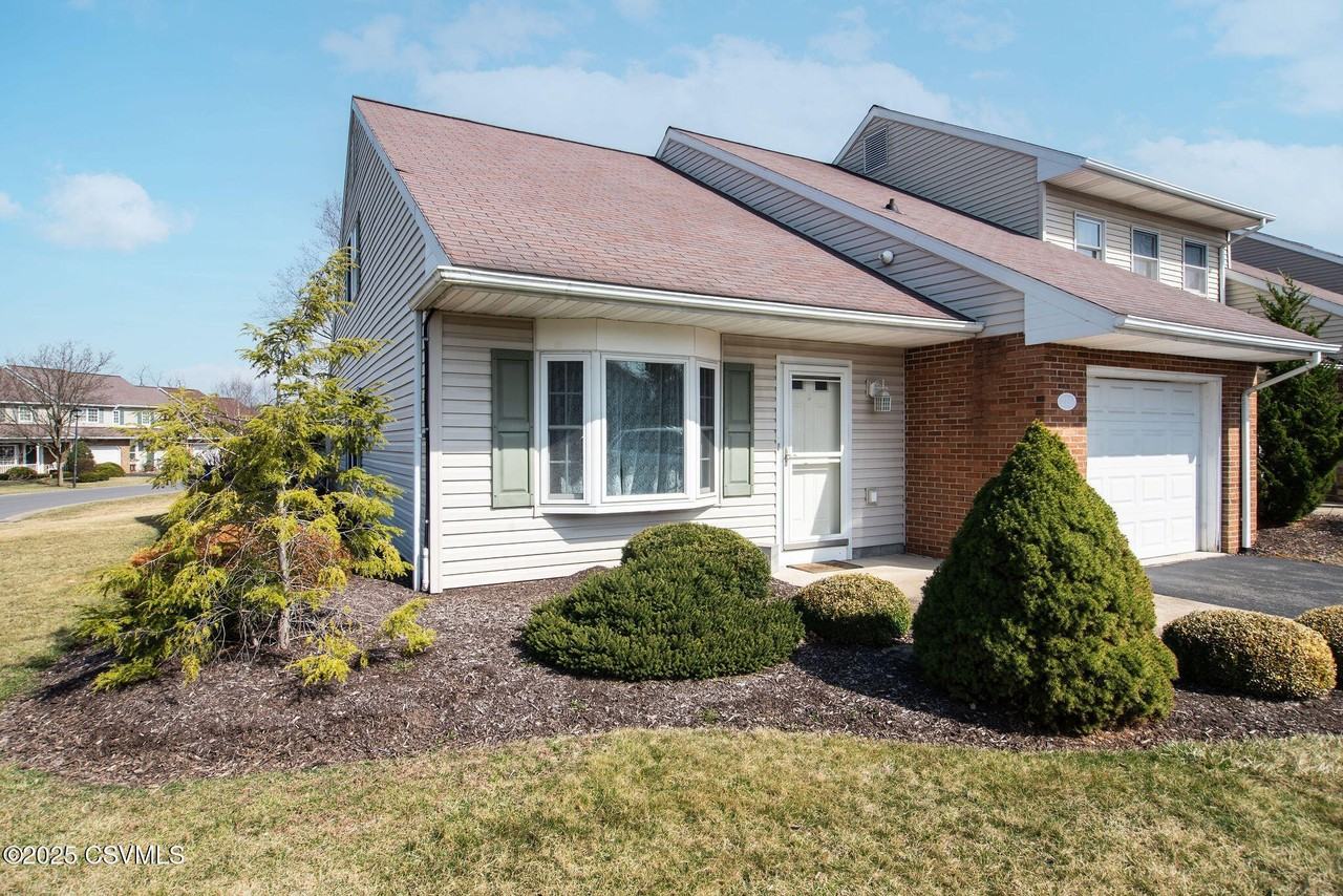 216 Birchtree Ln - Photo 4 of 33