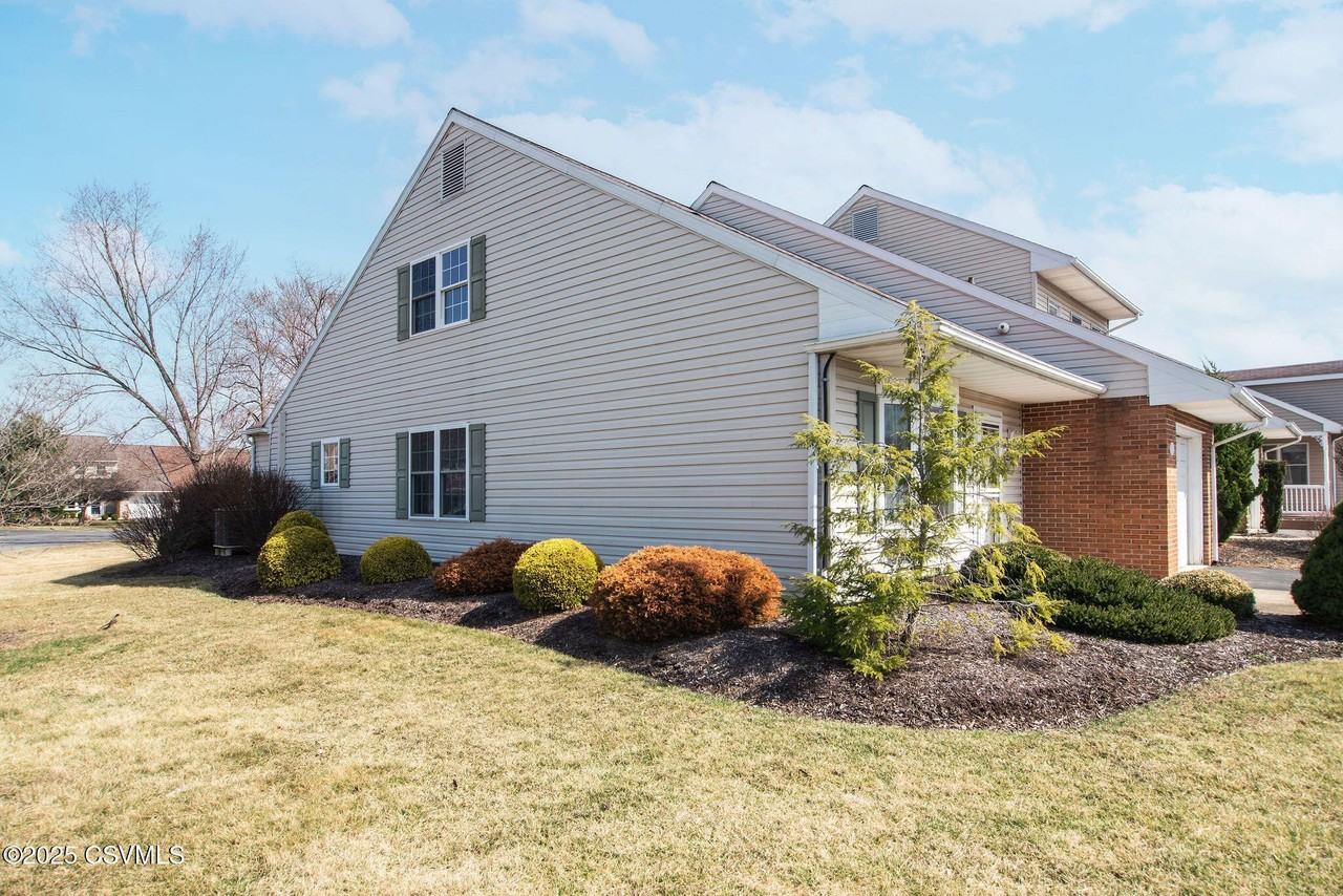 216 Birchtree Ln - Photo 5 of 33