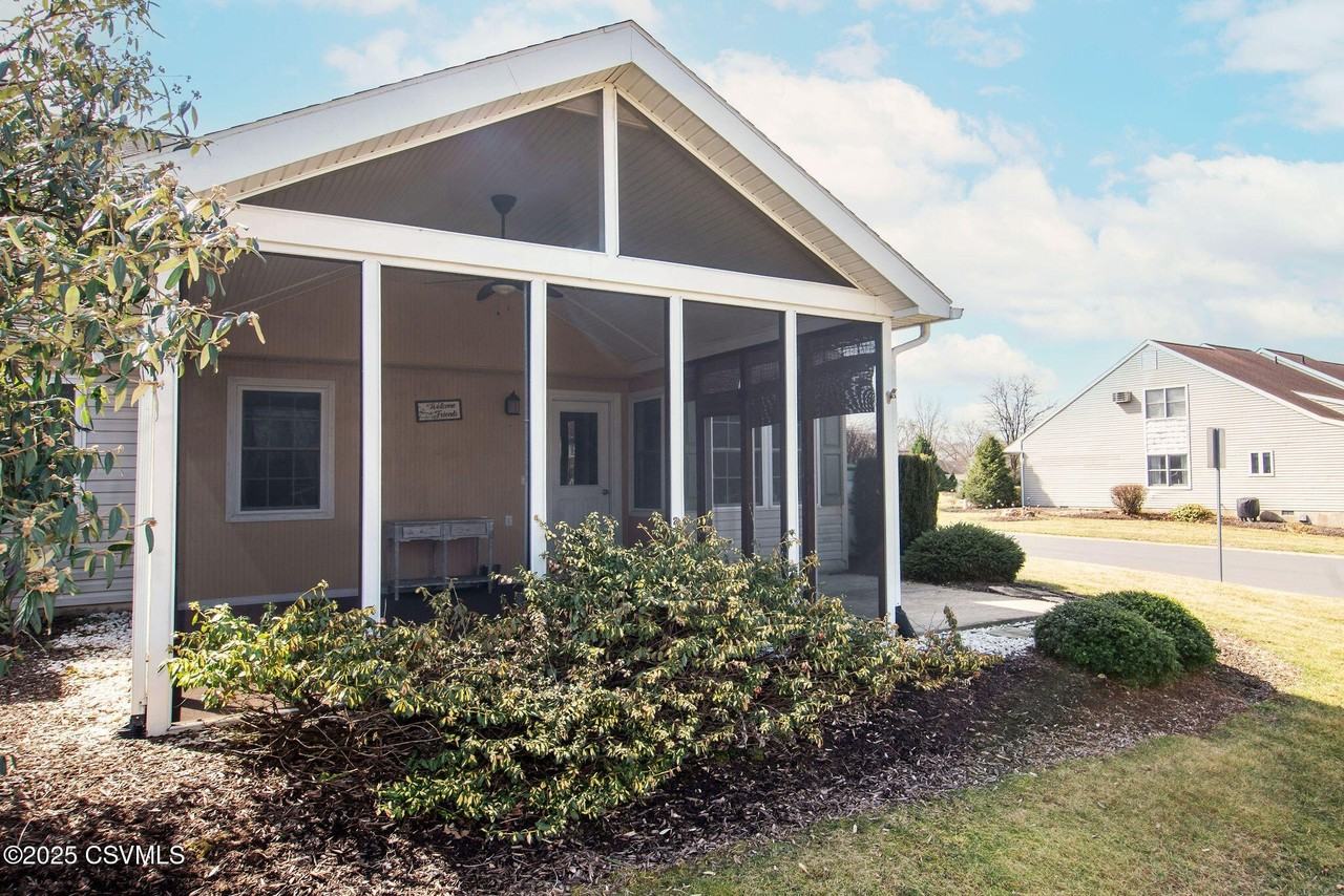 216 Birchtree Ln - Photo 6 of 33