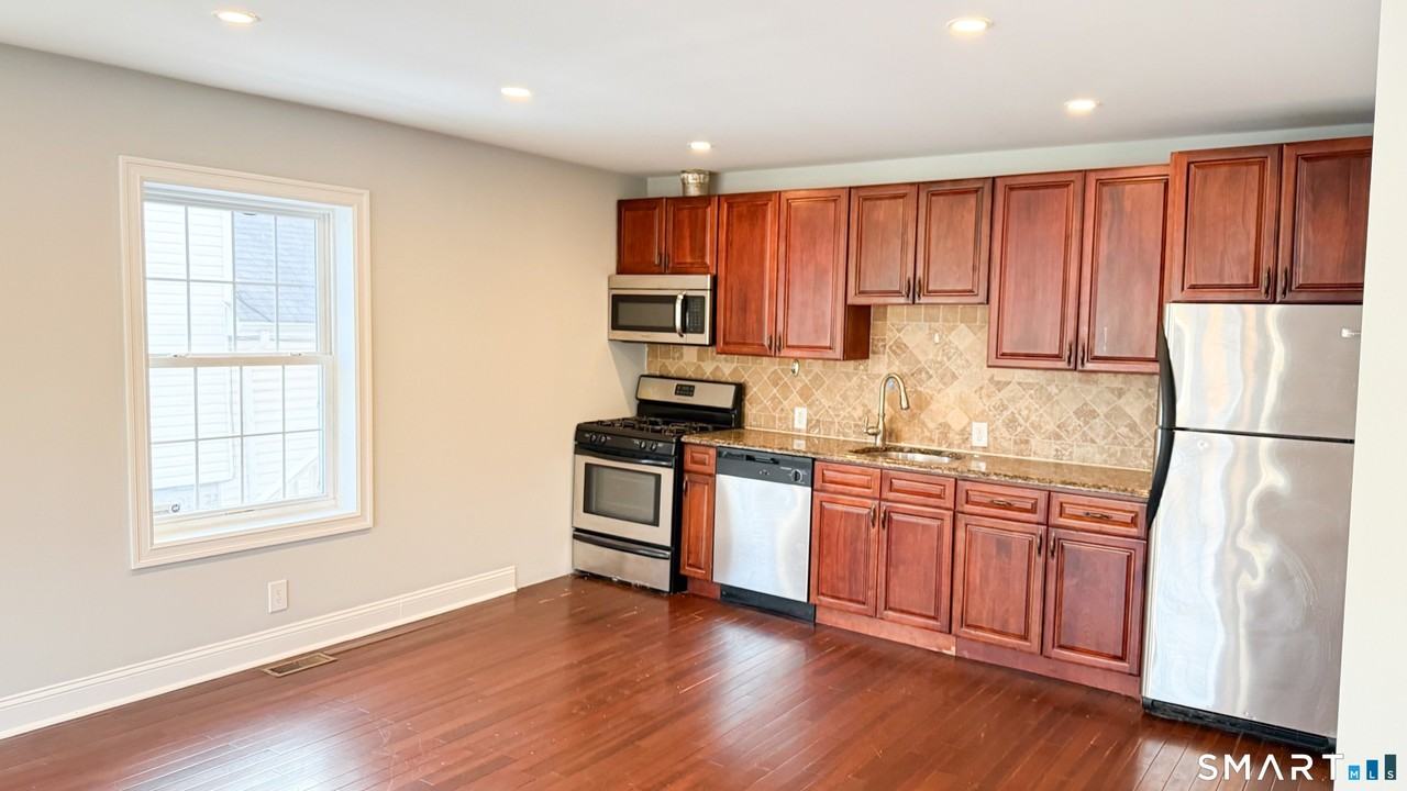 271 Seaside Ave Unit A - Photo 6 of 24